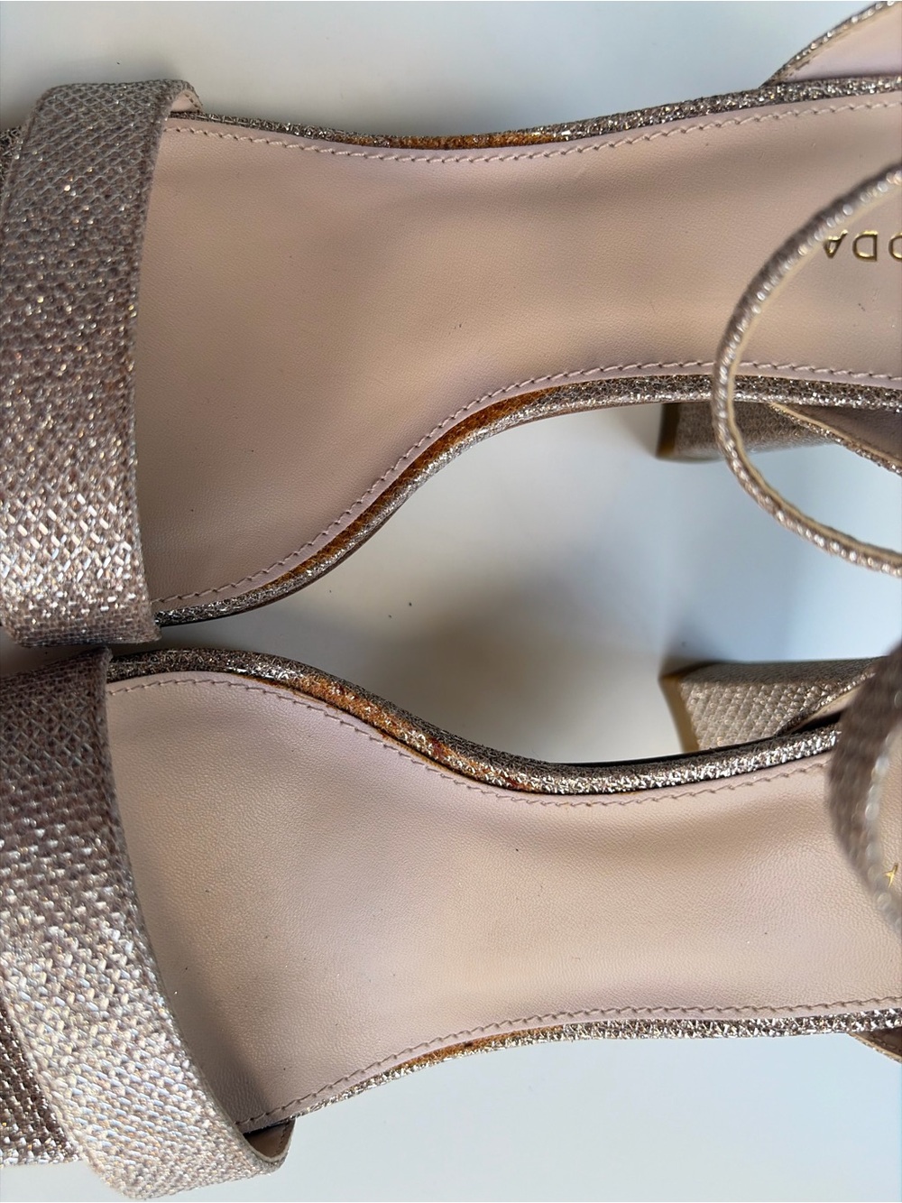 🌾Pelle Moda Size 9M Rose Gold Glitter Ankle Strap Block Heel Sandals Party Chic - Picture 11 of 17